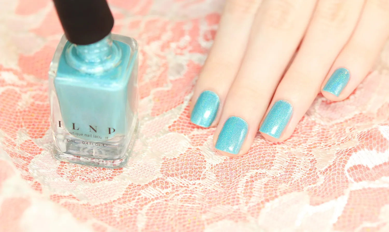 ILNP Music Box nagellack mjuk teal holo