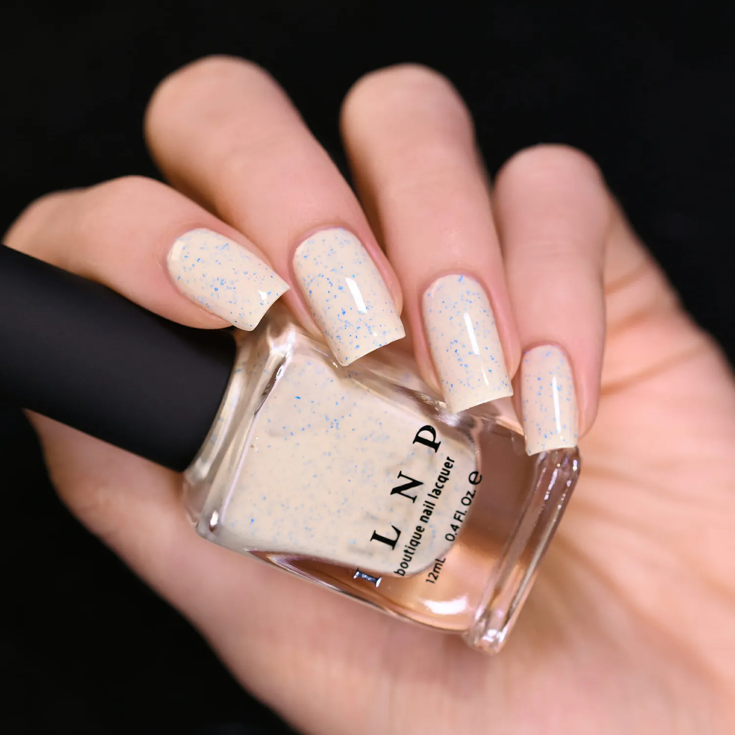 ILNP Courtyard Sundress nagellack beige blå flakes