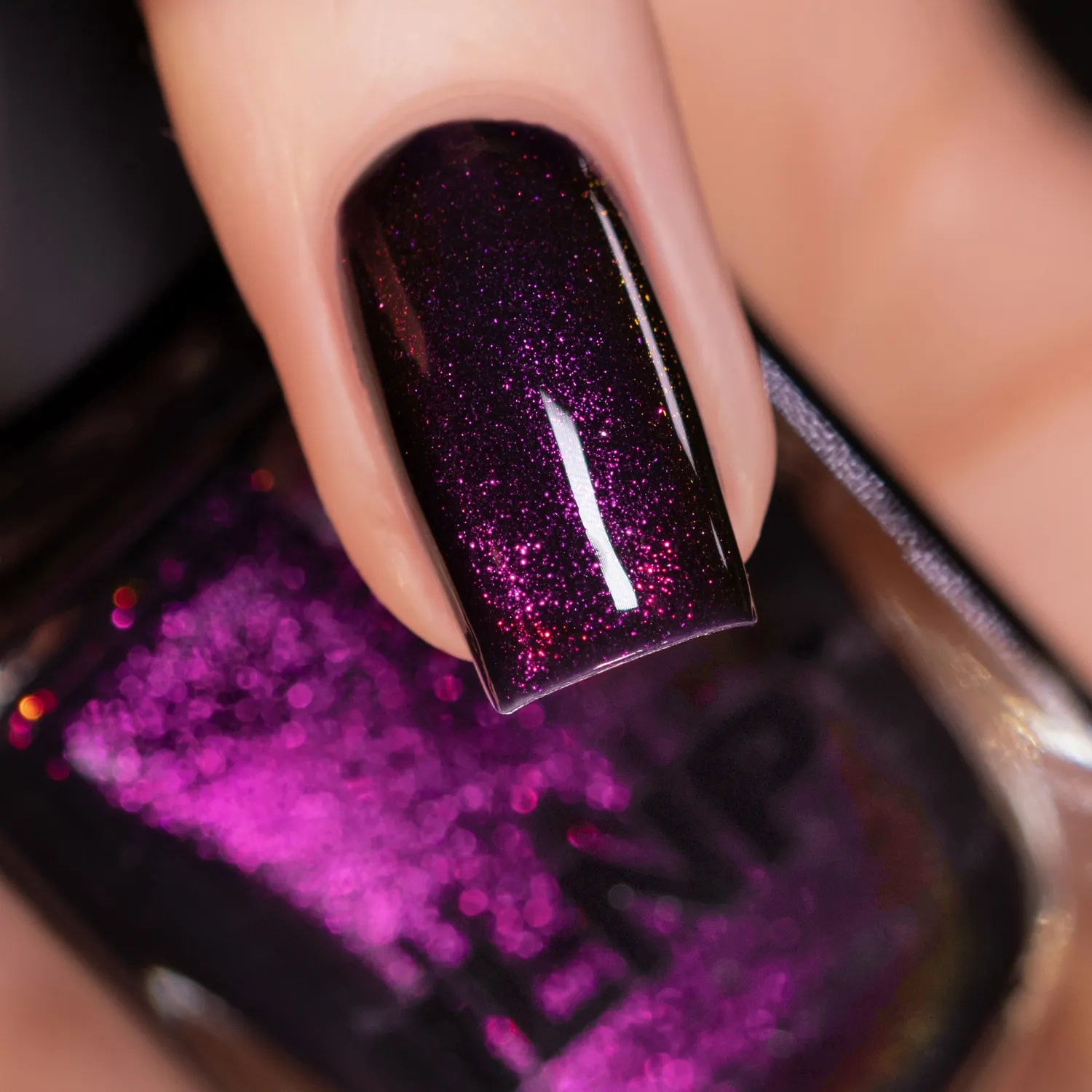 ILNP Coven Bewitched nagellack mörklila shimmer