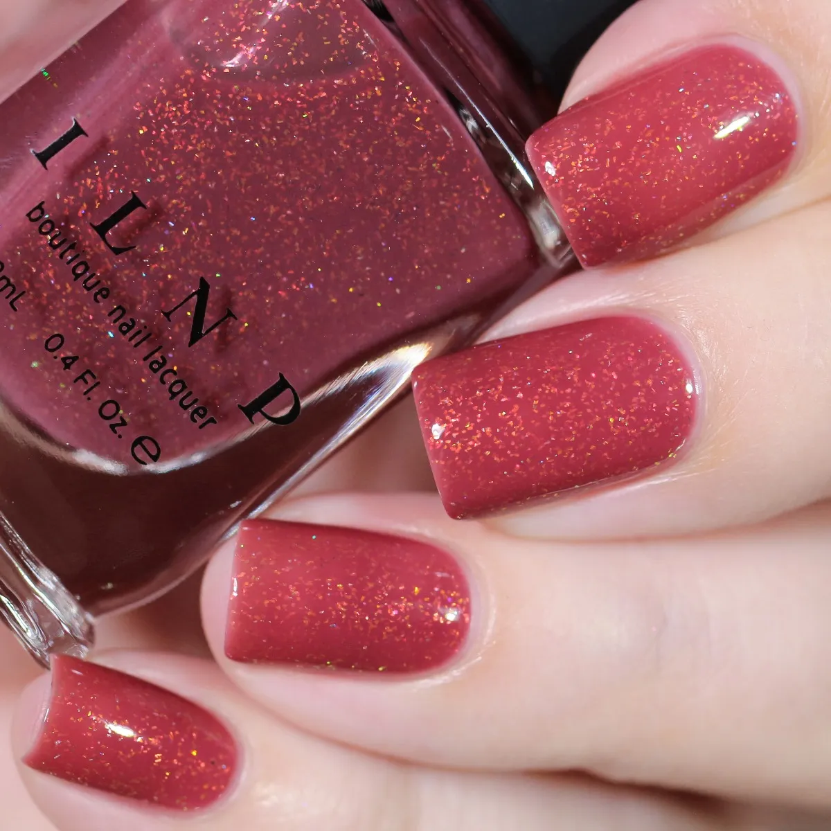 ILNP Cross My Heart nagellack röd holografisk jelly