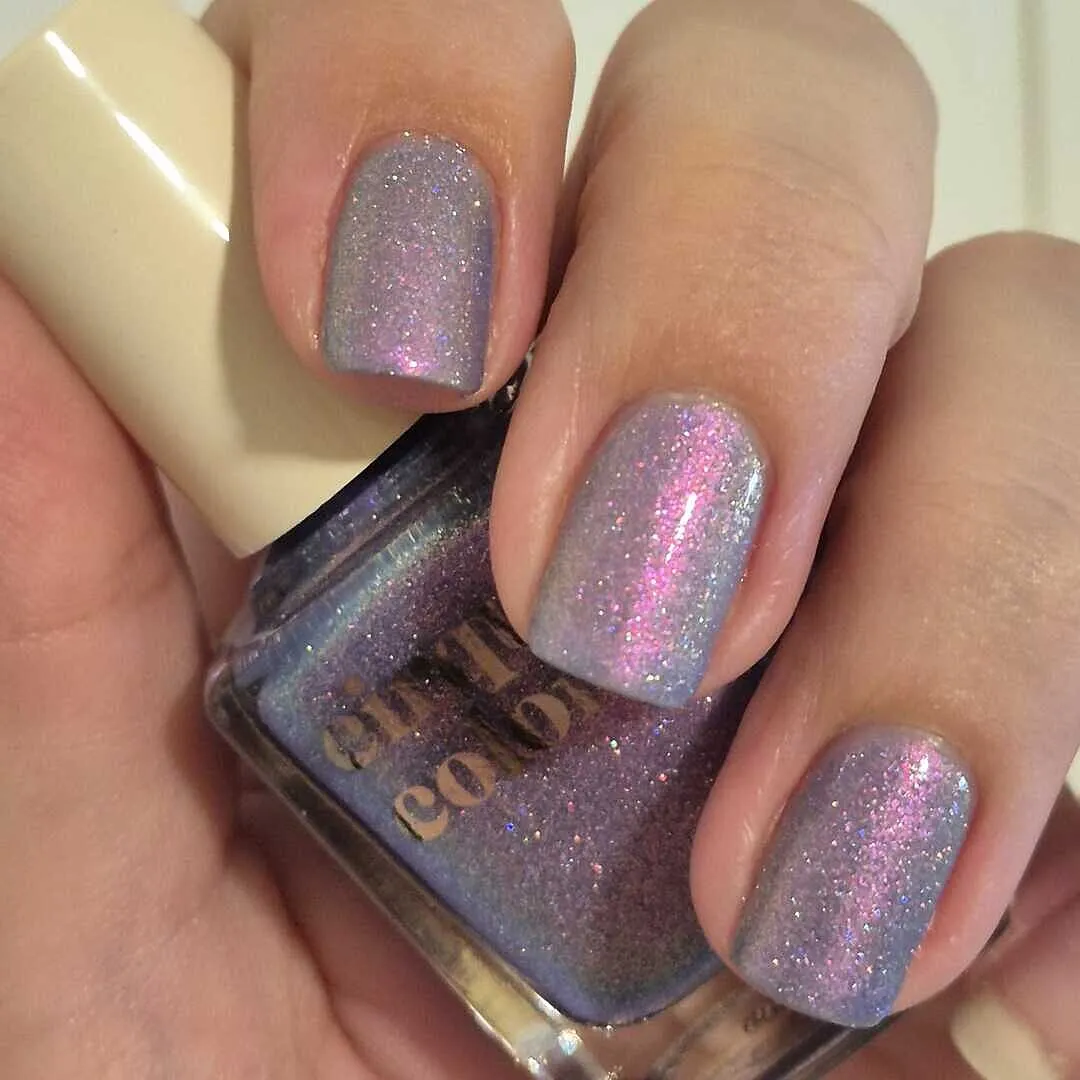 Cirque Colors Showgirl nagellack periwinkle holo