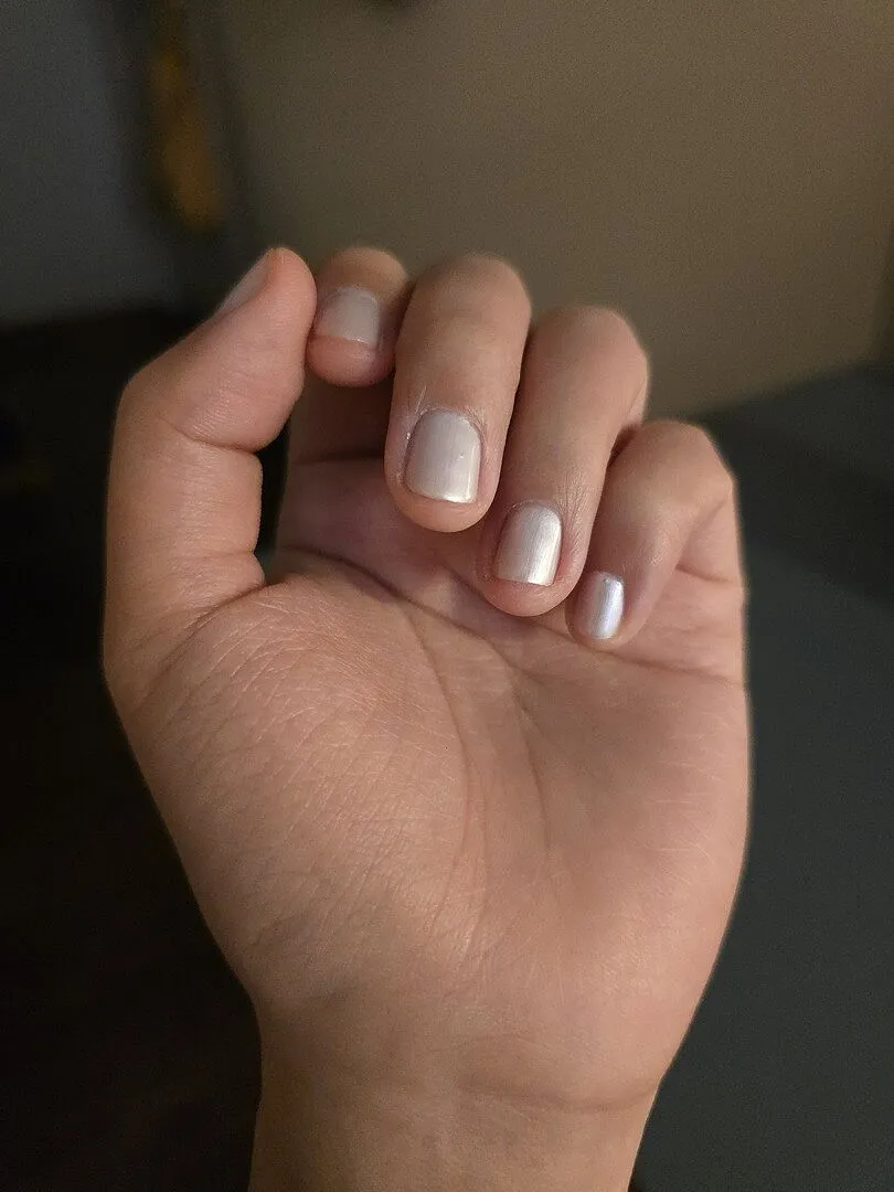 Cirque Colors Sylph nagellack vit pärlglans