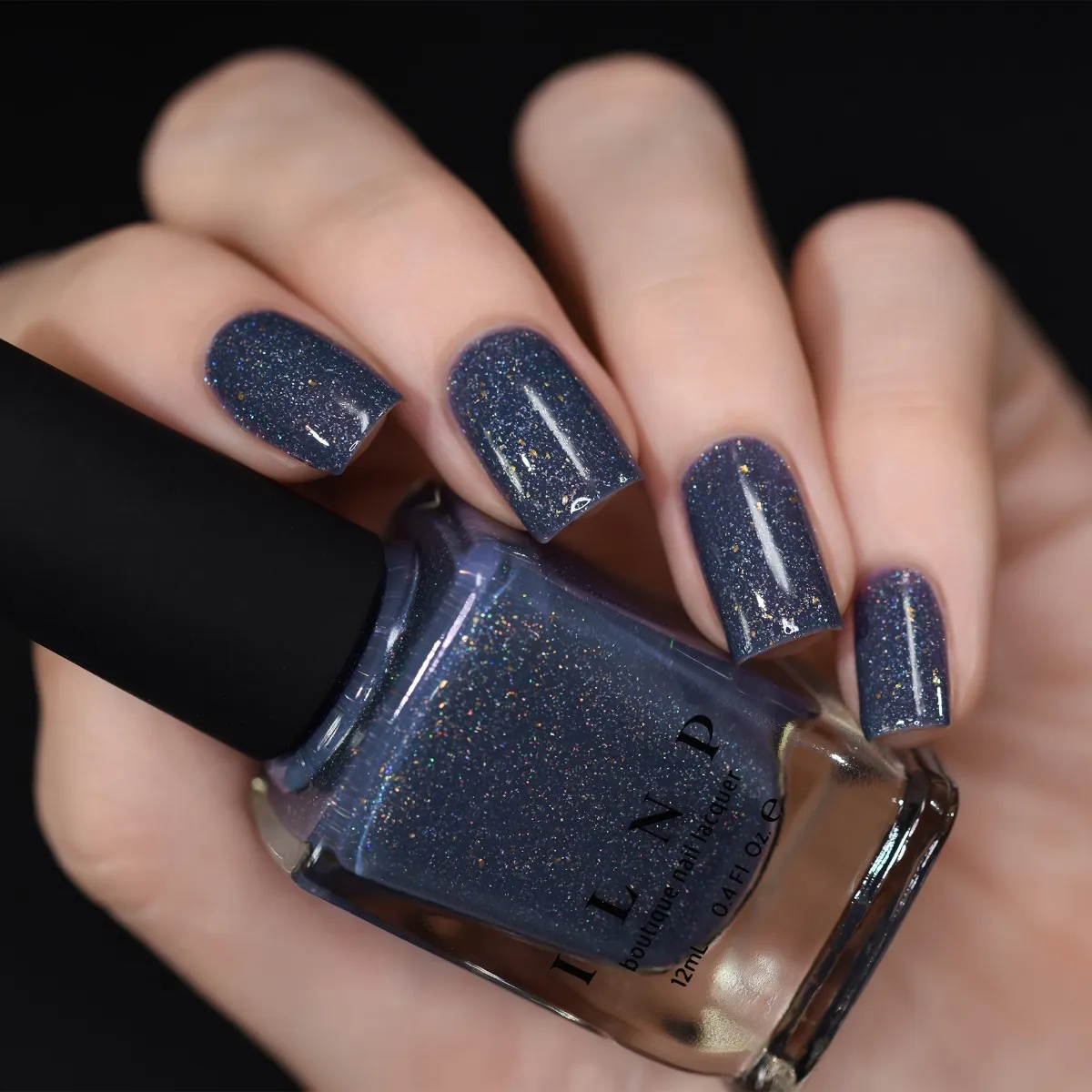 ILNP Better Days nagellack midnattsblått holografiskt