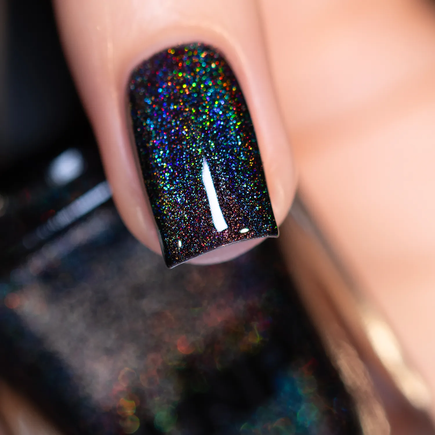 ILNP Black Magic nagellack svart holografisk