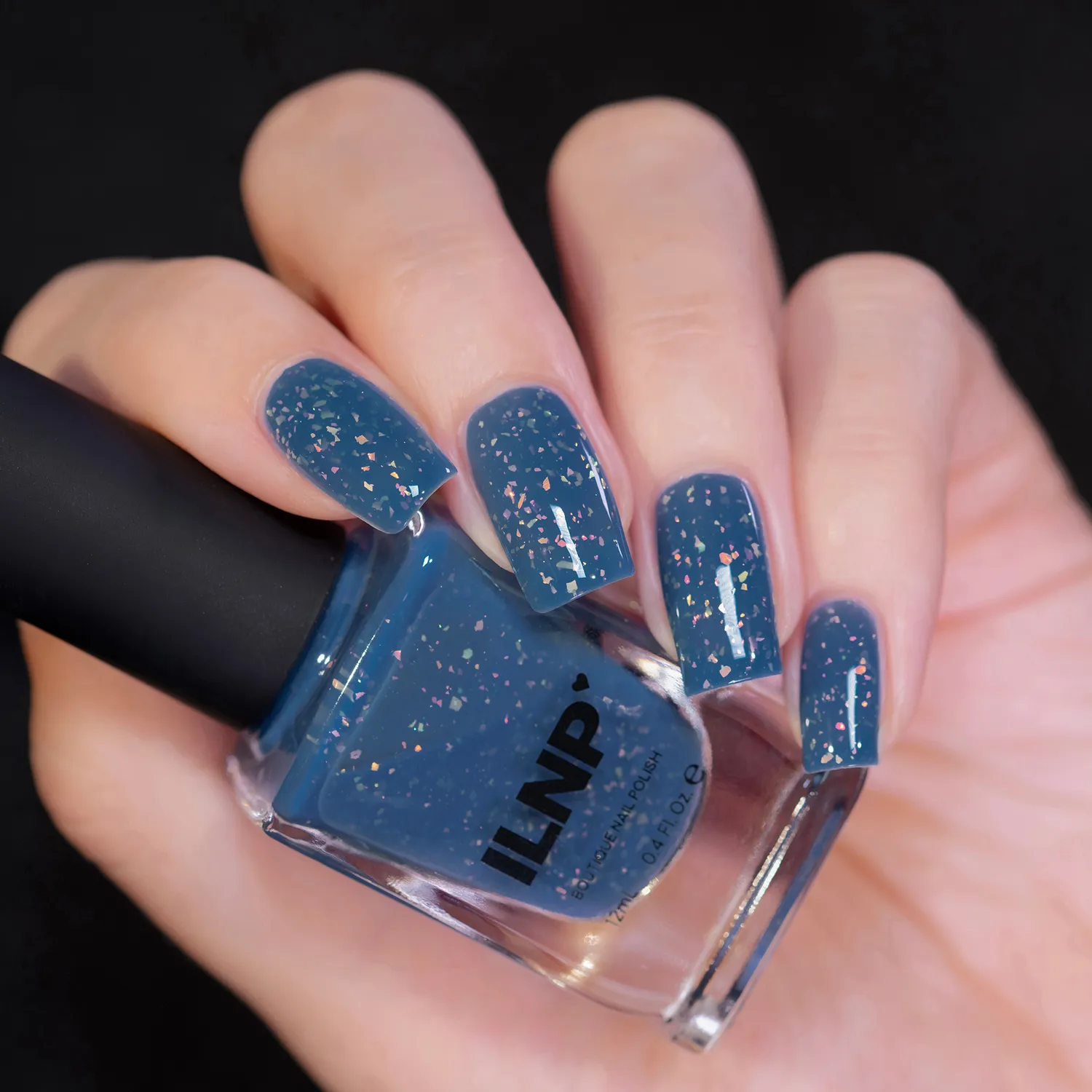 ILNP Jumping Puddles nagellack blå jelly flakies