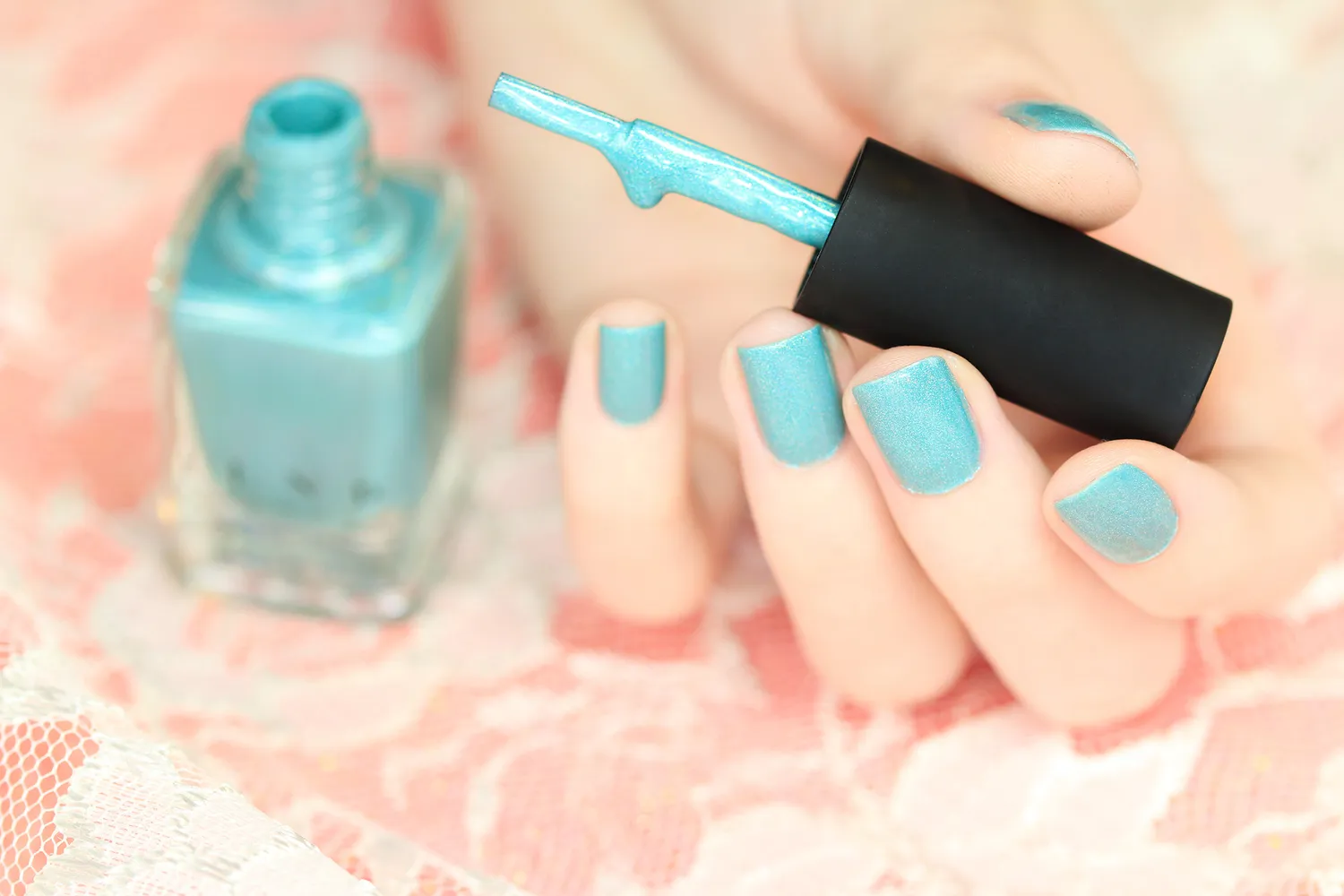 ILNP Music Box nagellack mjuk teal holo