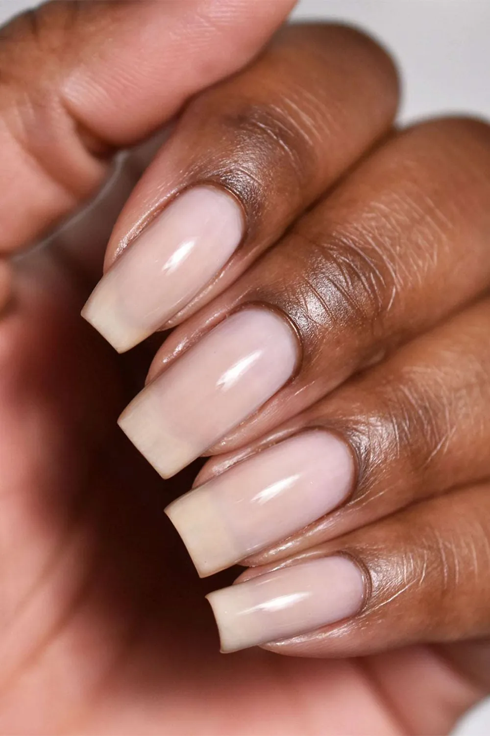 Cirque Colors Clean Slate underlack ojämna naglar