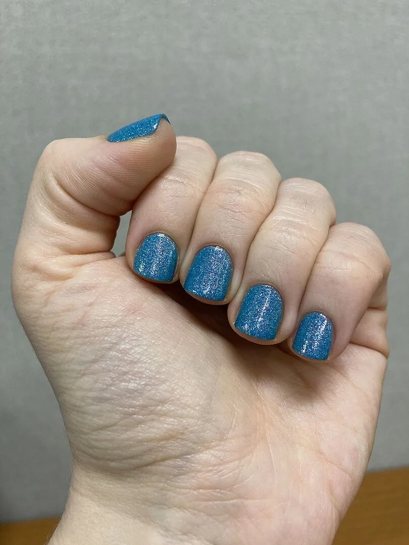 Cirque Colors Tipsy Turvy nagellack jelly blå holographic