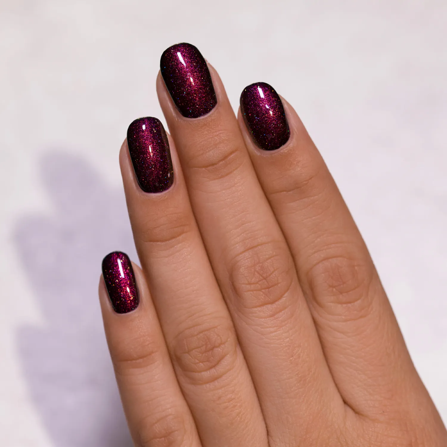 ILNP Royalty nagellack vinrött shimmer