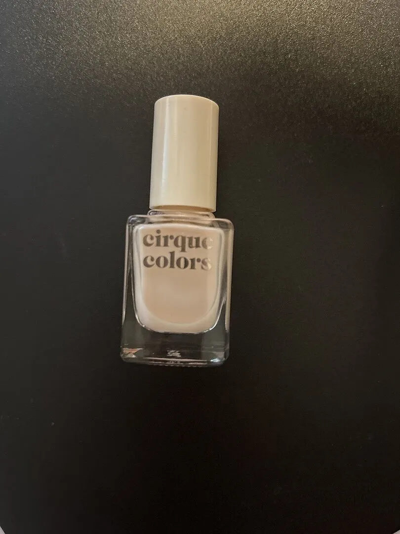 Cirque Colors Clean Slate underlack ojämna naglar