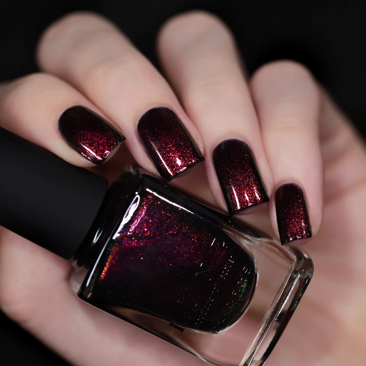ILNP Lights Out nagellack svart shimmer