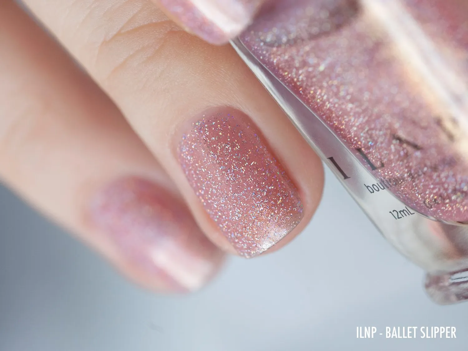 ILNP Ballet Slipper nagellack ljusrosa holografiskt