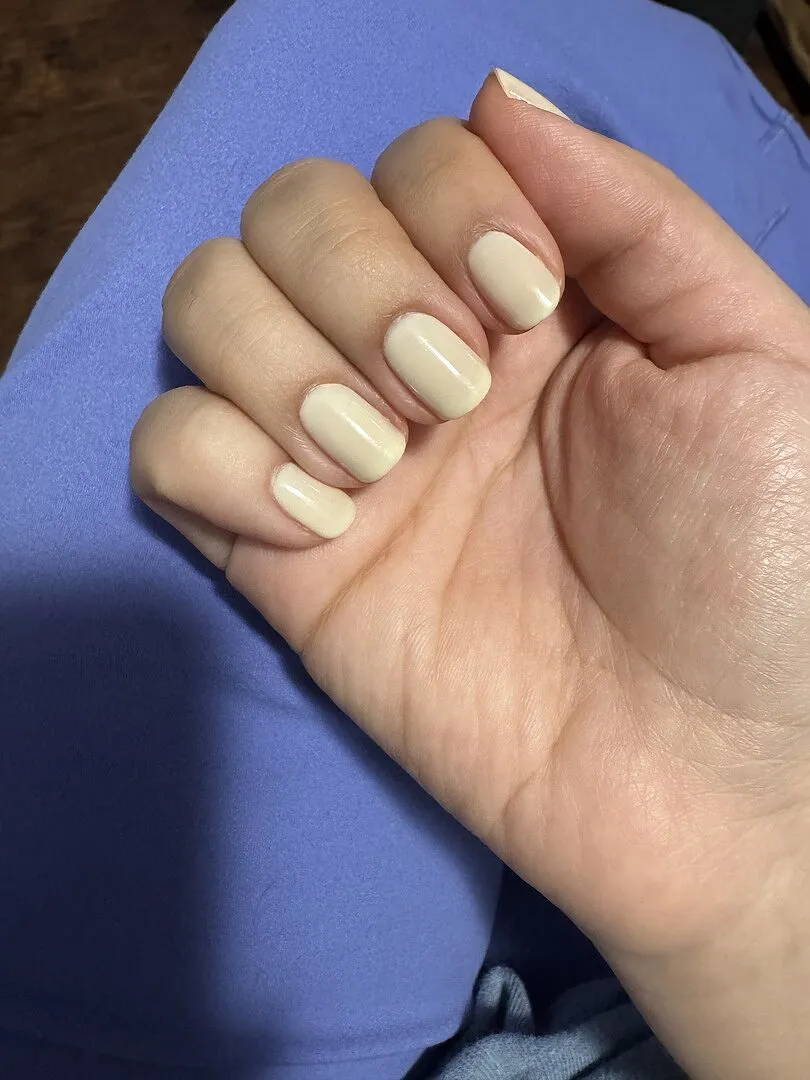 Cirque Colors Milk Glass nagellack off-white crelly