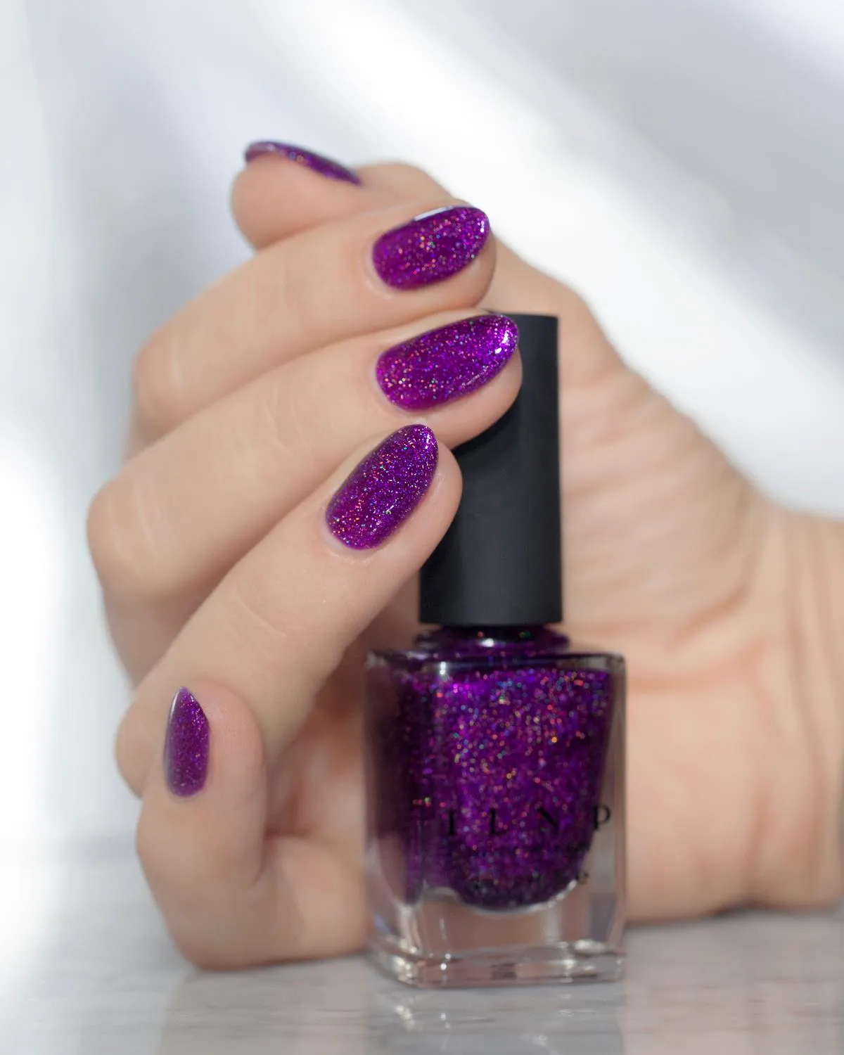 ILNP Zoe nagellack holografisk hallonlila