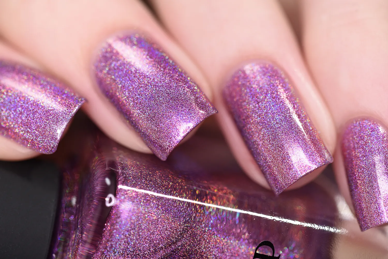 ILNP Ultra Holo Pick Me Up nagellack lila holografiskt