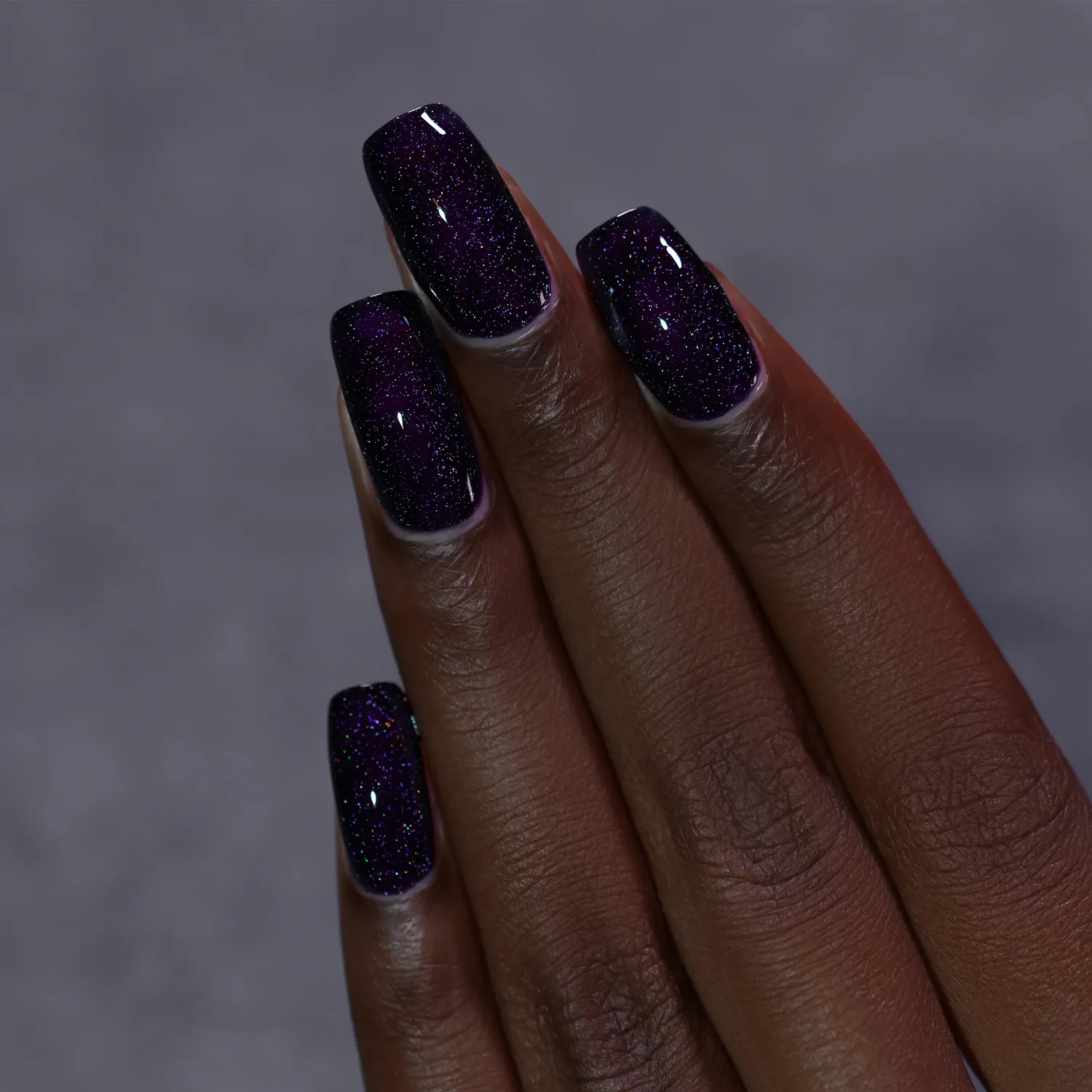 ILNP Annabelle nagellack mörklila holografisk