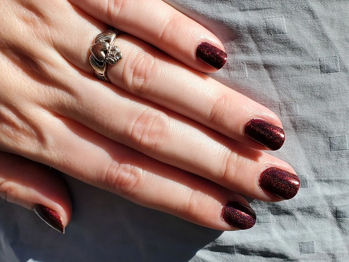 Cirque Colors Ambrosia nagellack holografisk röd