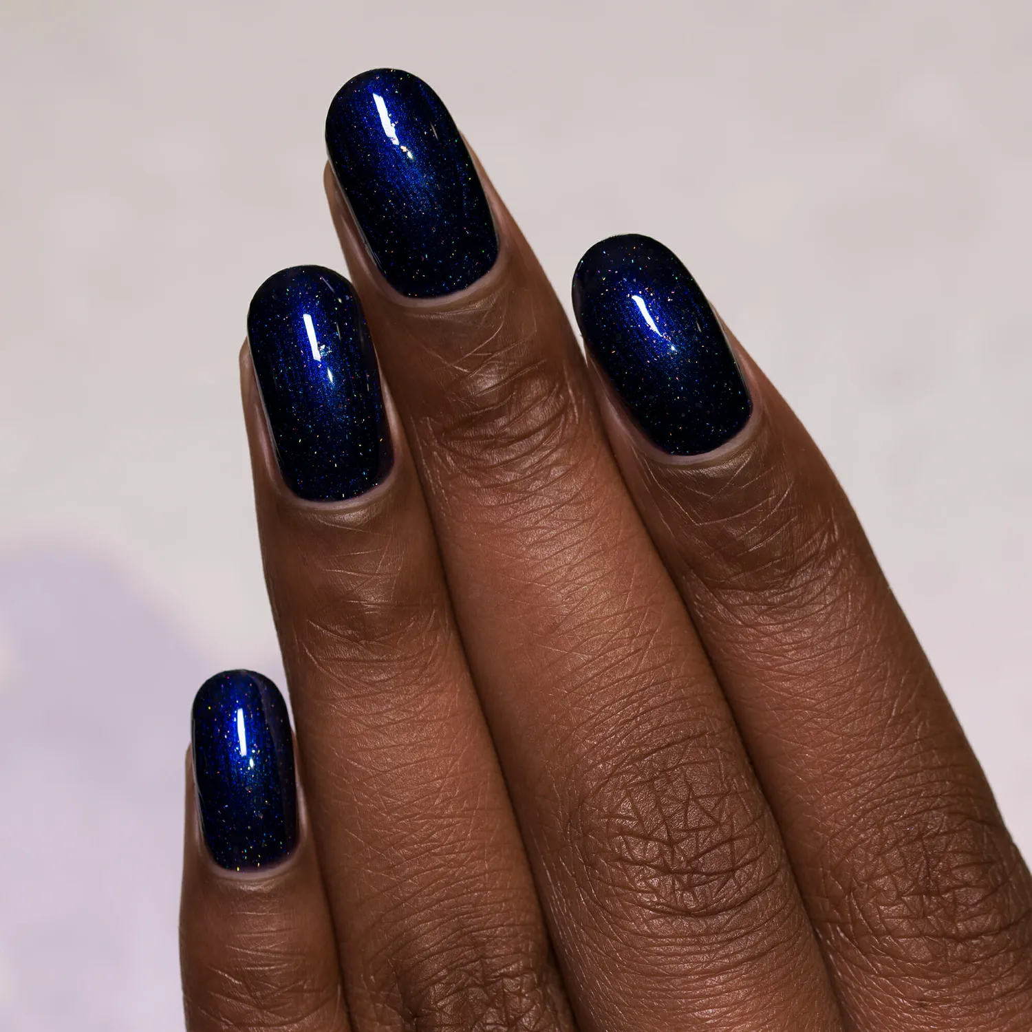 ILNP Looking Up nagellack mörkblå holo