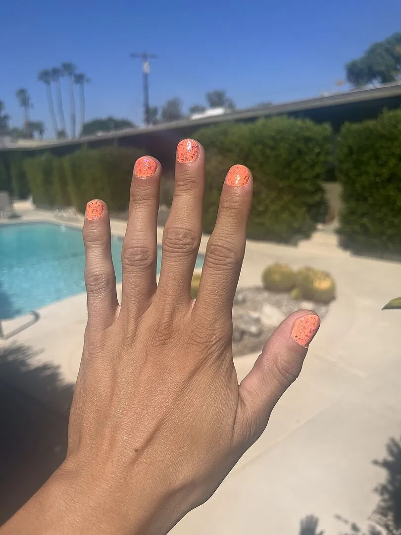 Cirque Colors Rumor Mill nagellack neonkorall kräm