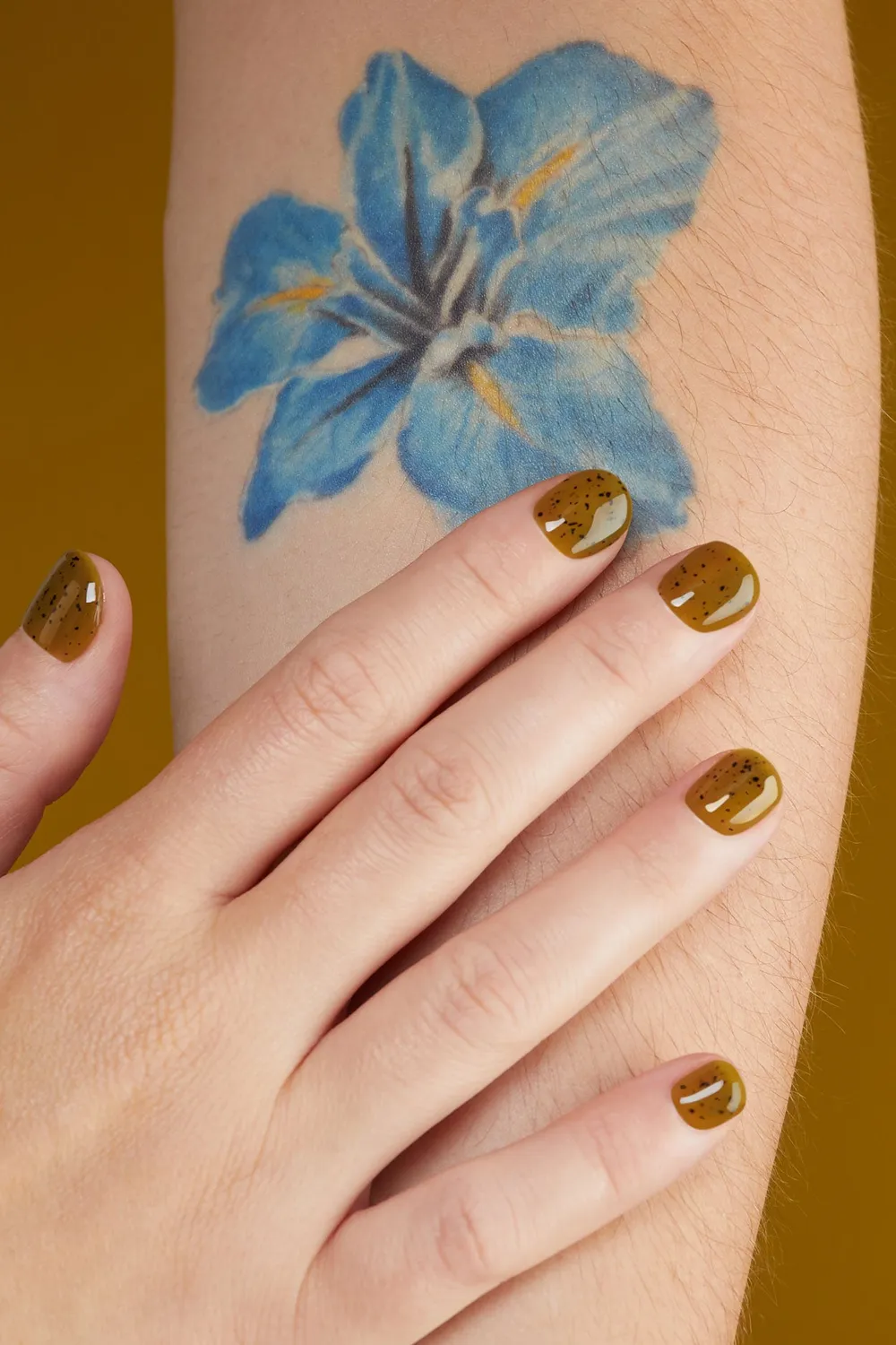 Cirque Colors Spotted topper nagellack svart prickig