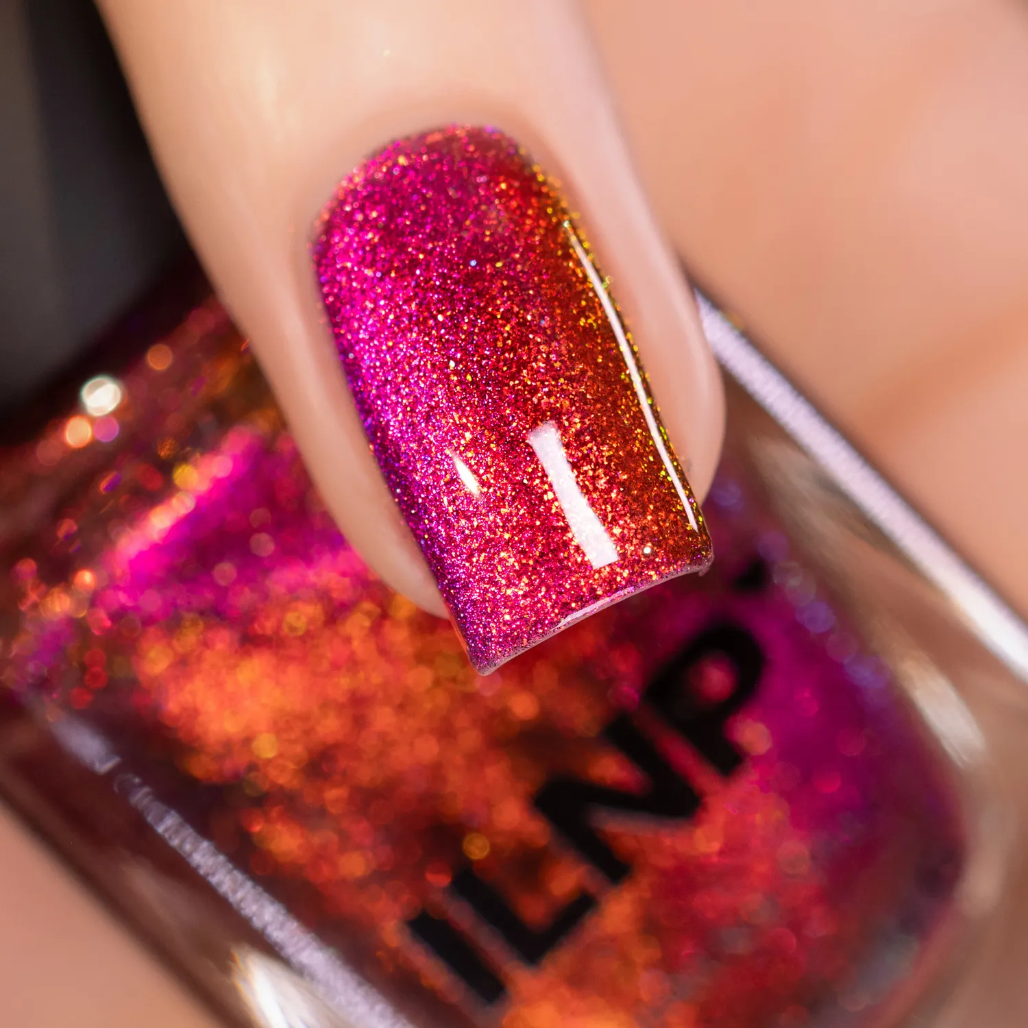 ILNP Illusions Misfit nagellack magenta magnetiskt