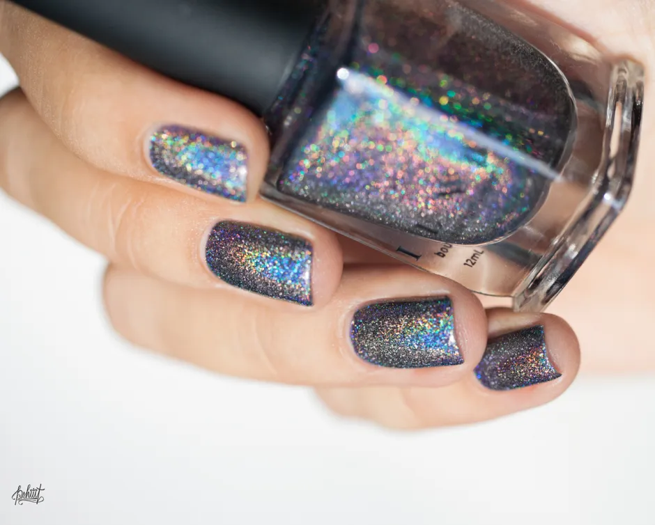 ILNP Maiden Lane nagellack mörkgrå holografiskt