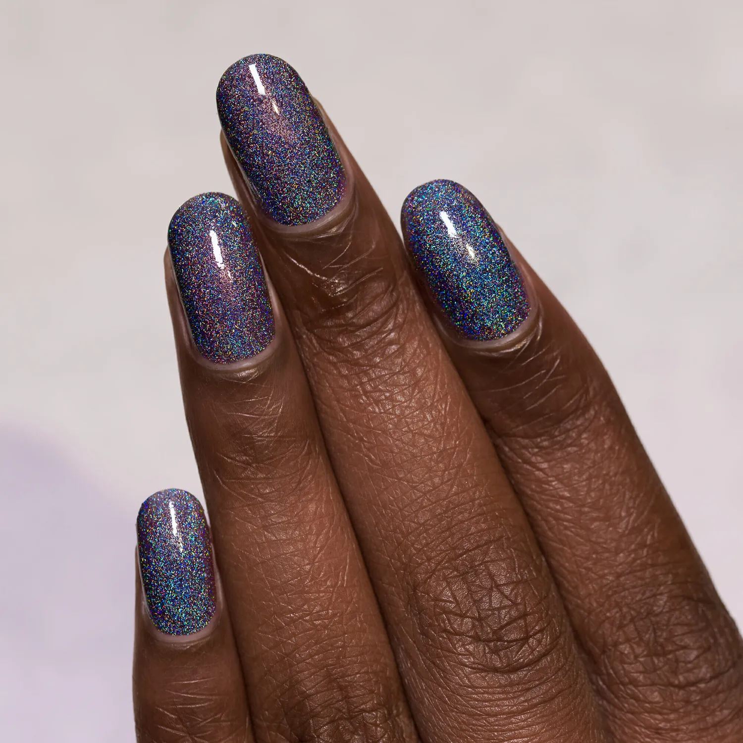 ILNP Maiden Lane nagellack mörkgrå holografiskt