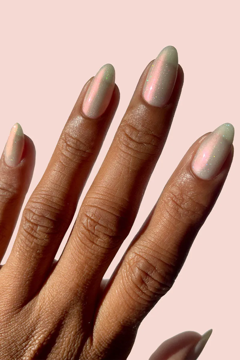 Cirque Colors Soleil nagellack vit pärlemor shimmer