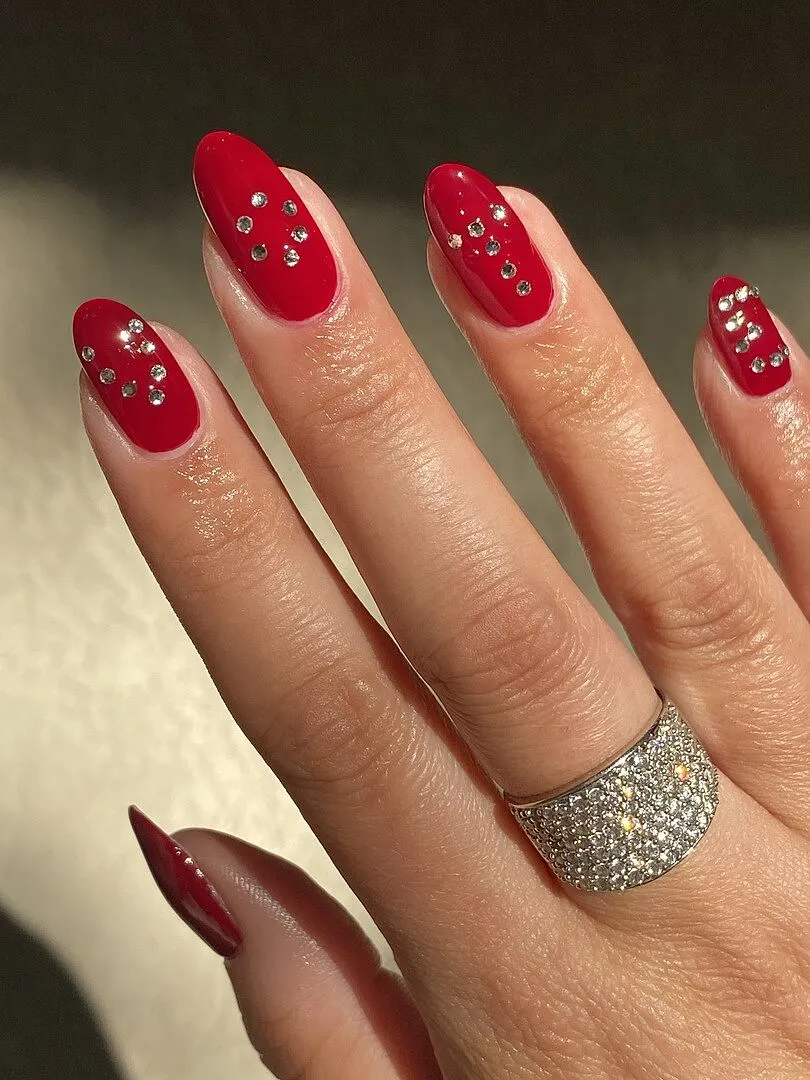 Cirque Colors Rouge Rockefeller nagellack crème vinröd