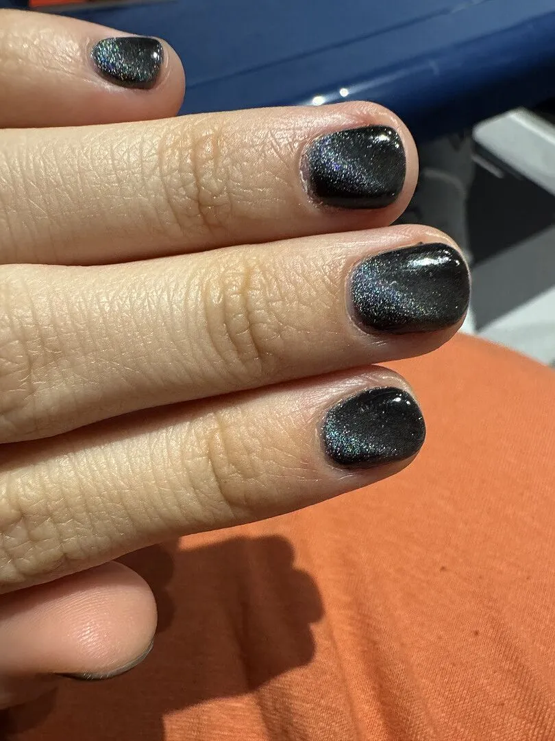 Cirque Colors Black Swan nagellack magnetisk svart