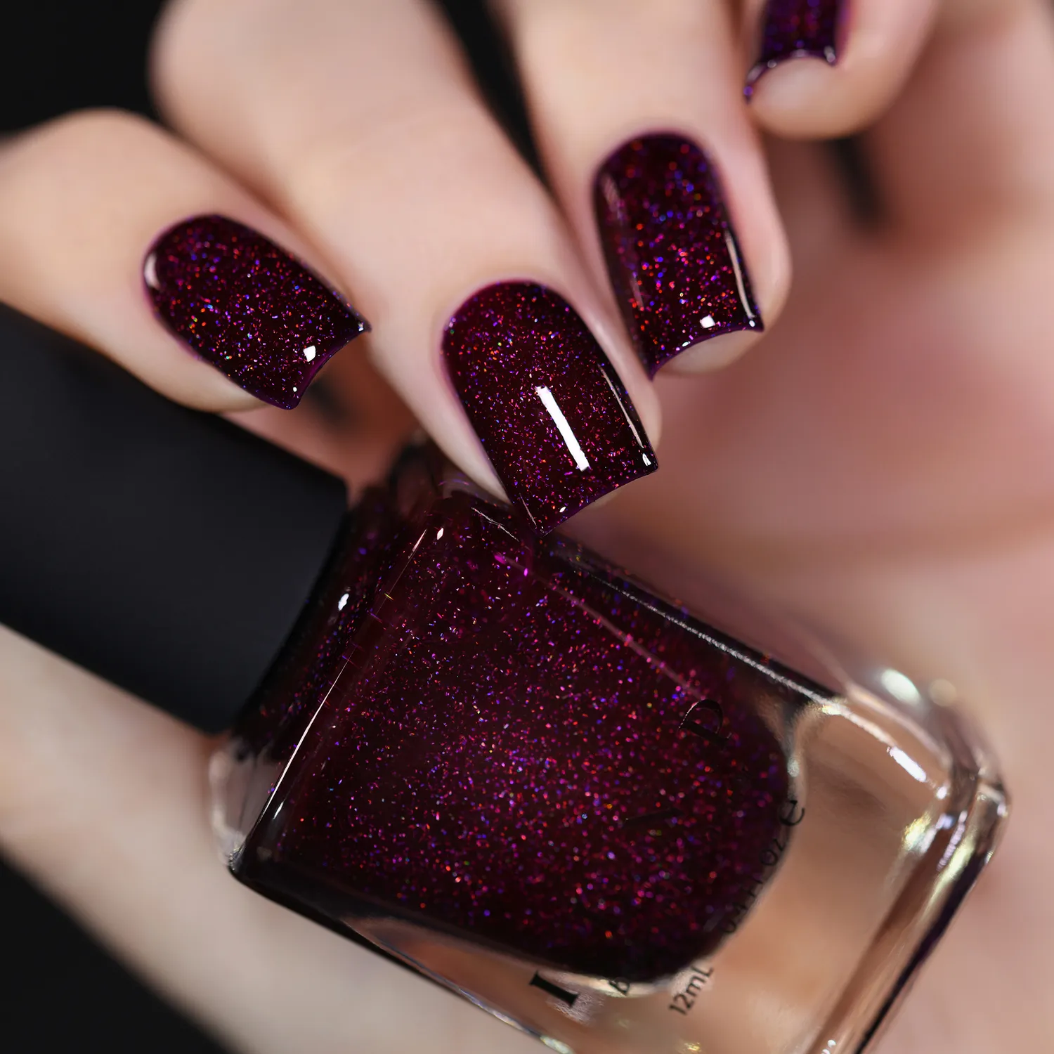 ILNP Madeline nagellack mörk bär holografisk