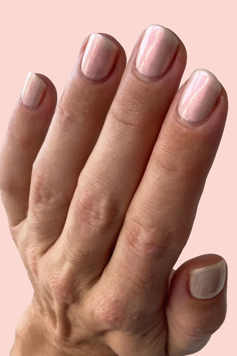 Cirque Colors Soleil nagellack vit pärlemor shimmer