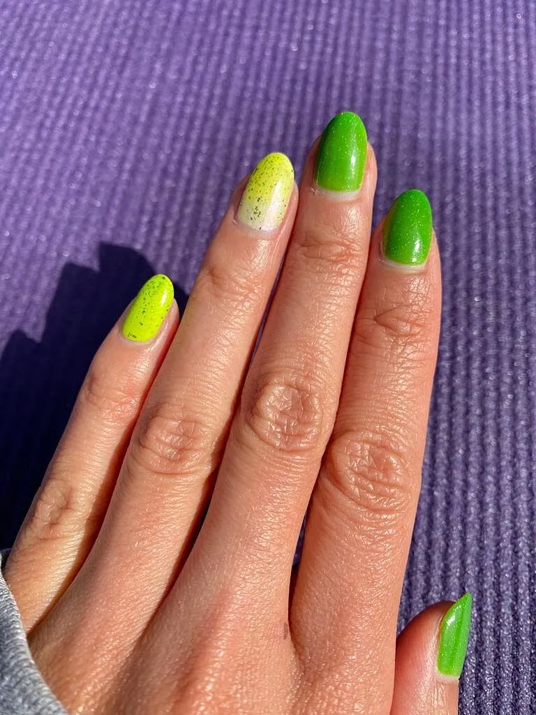 Cirque Colors Sticky Icky nagellack limegrön kräm