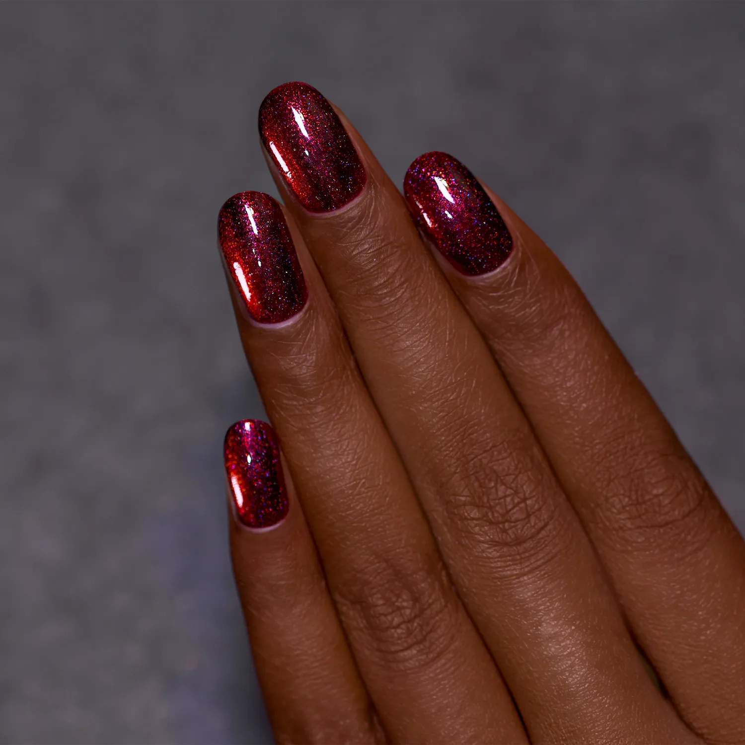 ILNP Carrie nagellack mörkröd holografisk