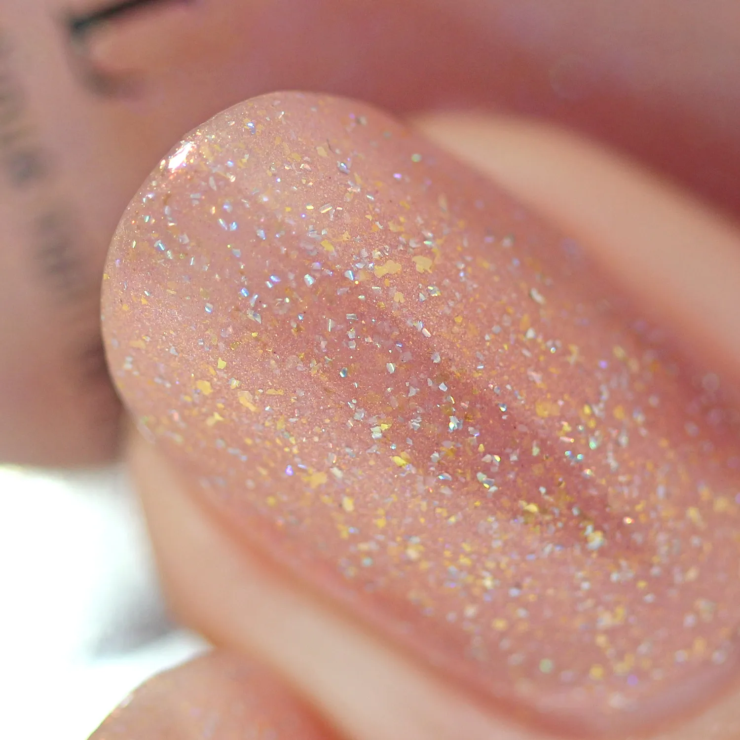 ILNP Bliss nagellack rosa creme guldskimmer