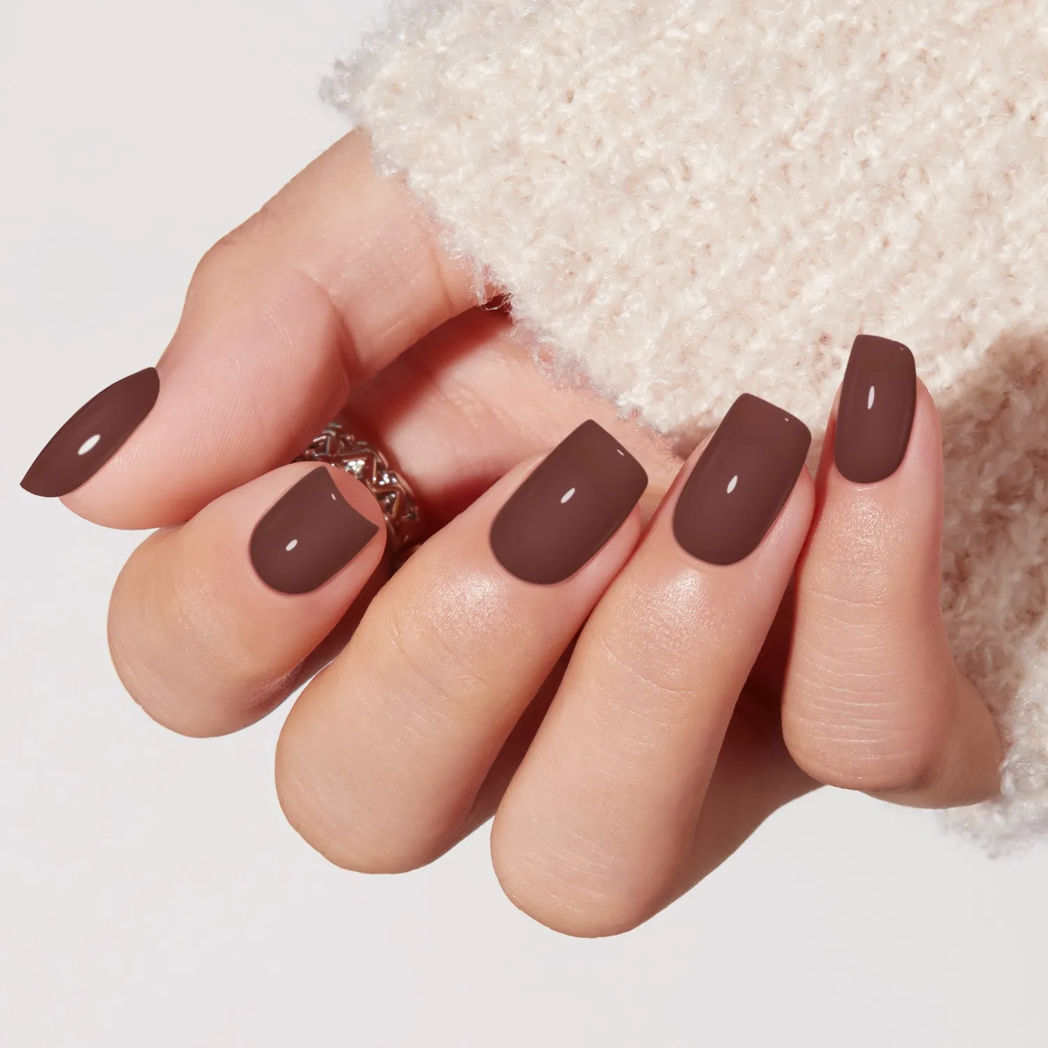 Modelones Cherry Mocha lösnaglar rödbrun