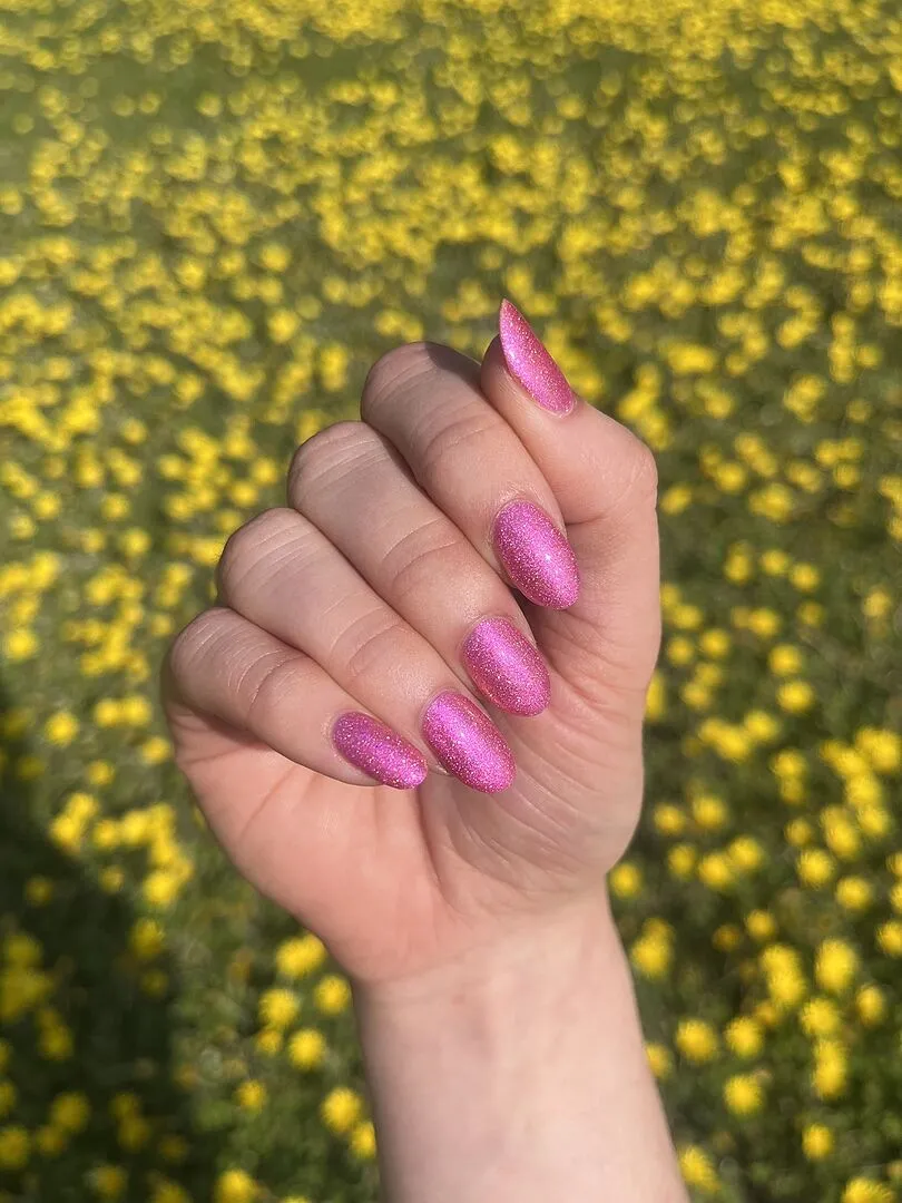 Cirque Colors Pinky’s Up nagellack magenta holografisk shimmer