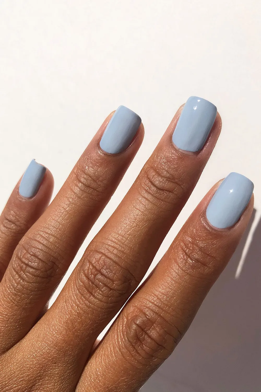 Cirque Colors Storm King nagellack ljusblågrå kräm