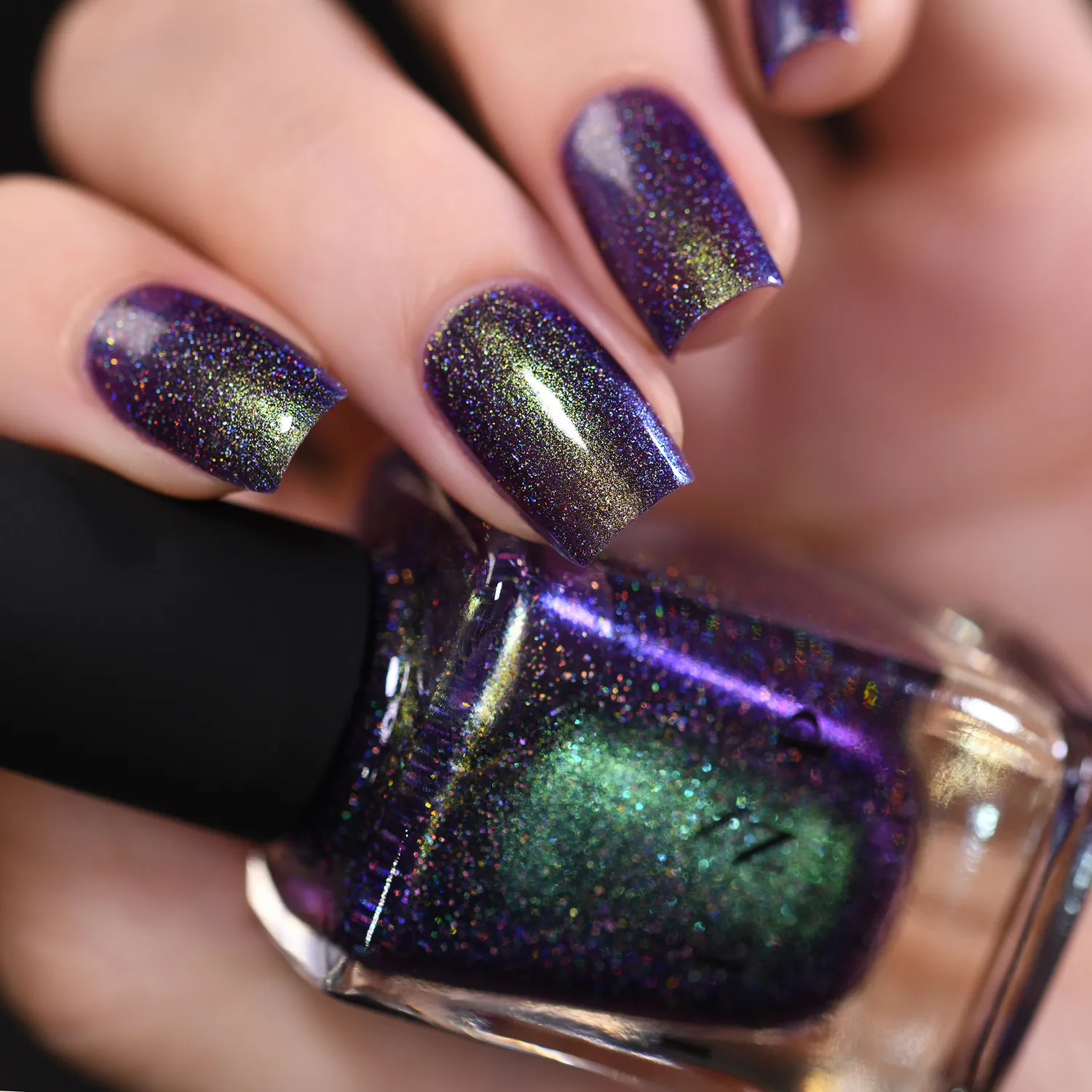 ILNP Bundled Up nagellack lila holografisk