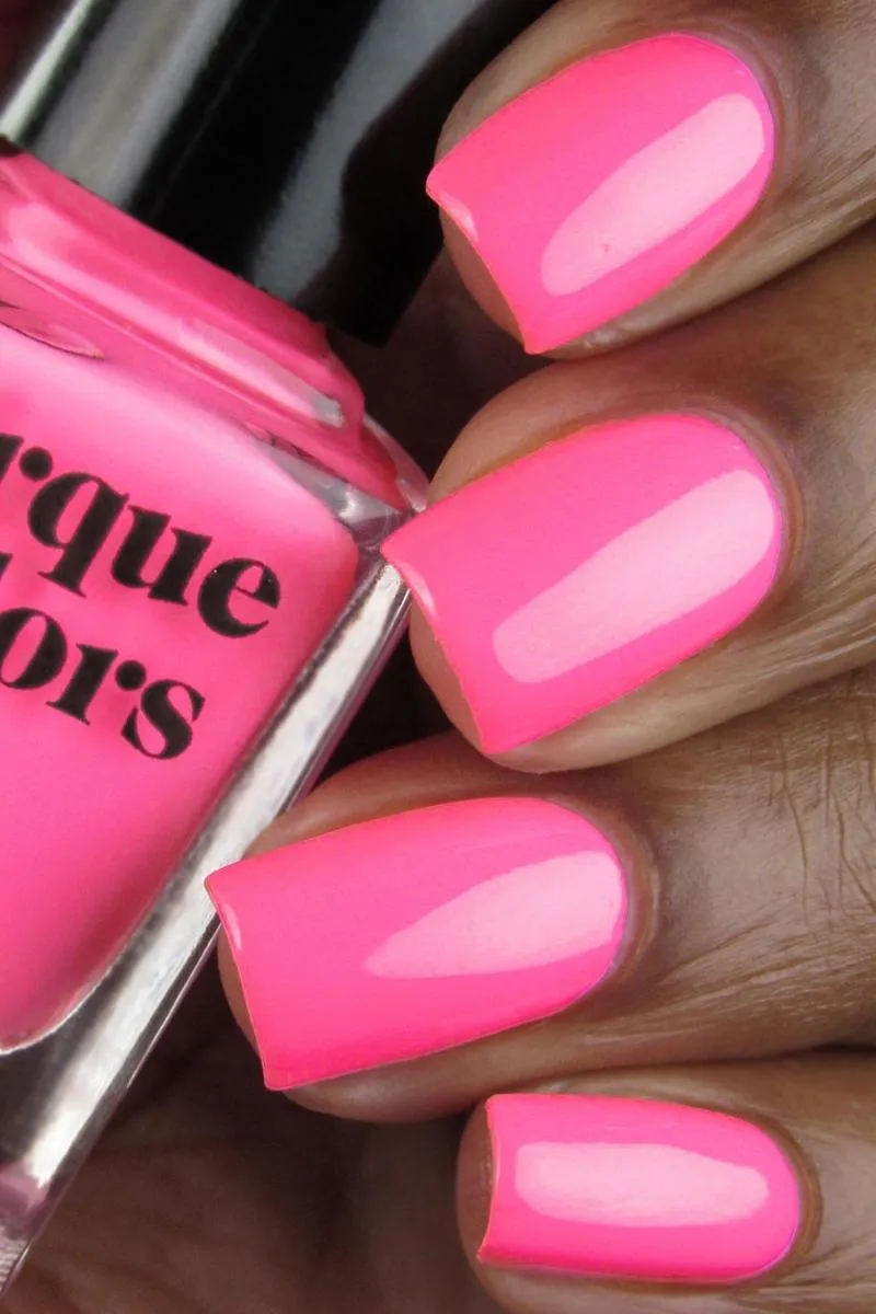 Cirque Colors Valley of the Dolls nagellack neonrosa