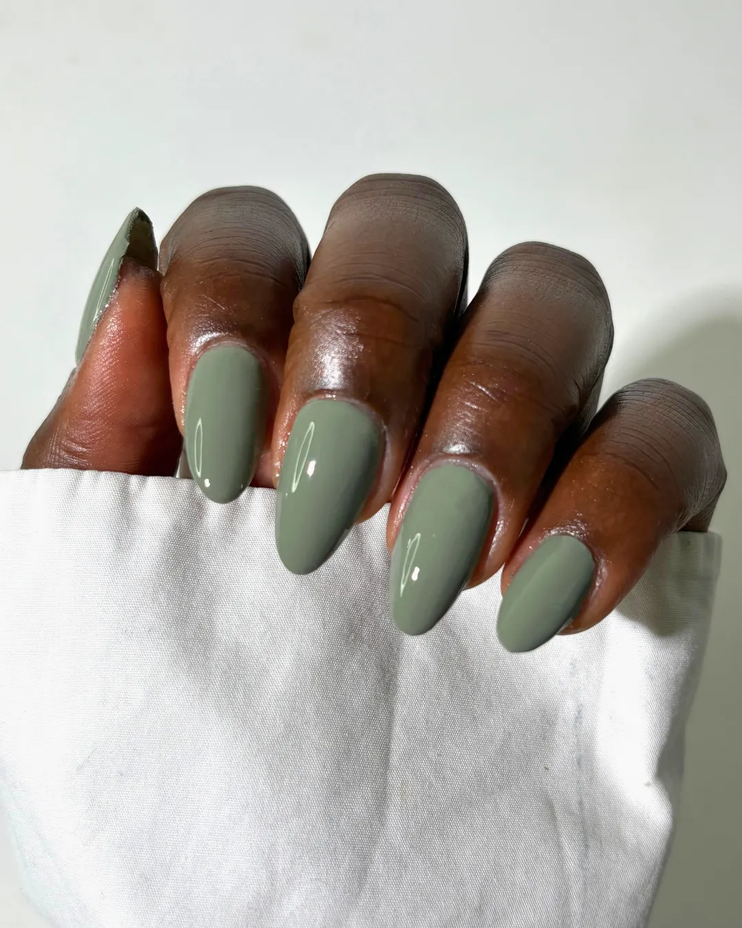 Nailberry A New Leaf nagellack 14 ml dämpad grön