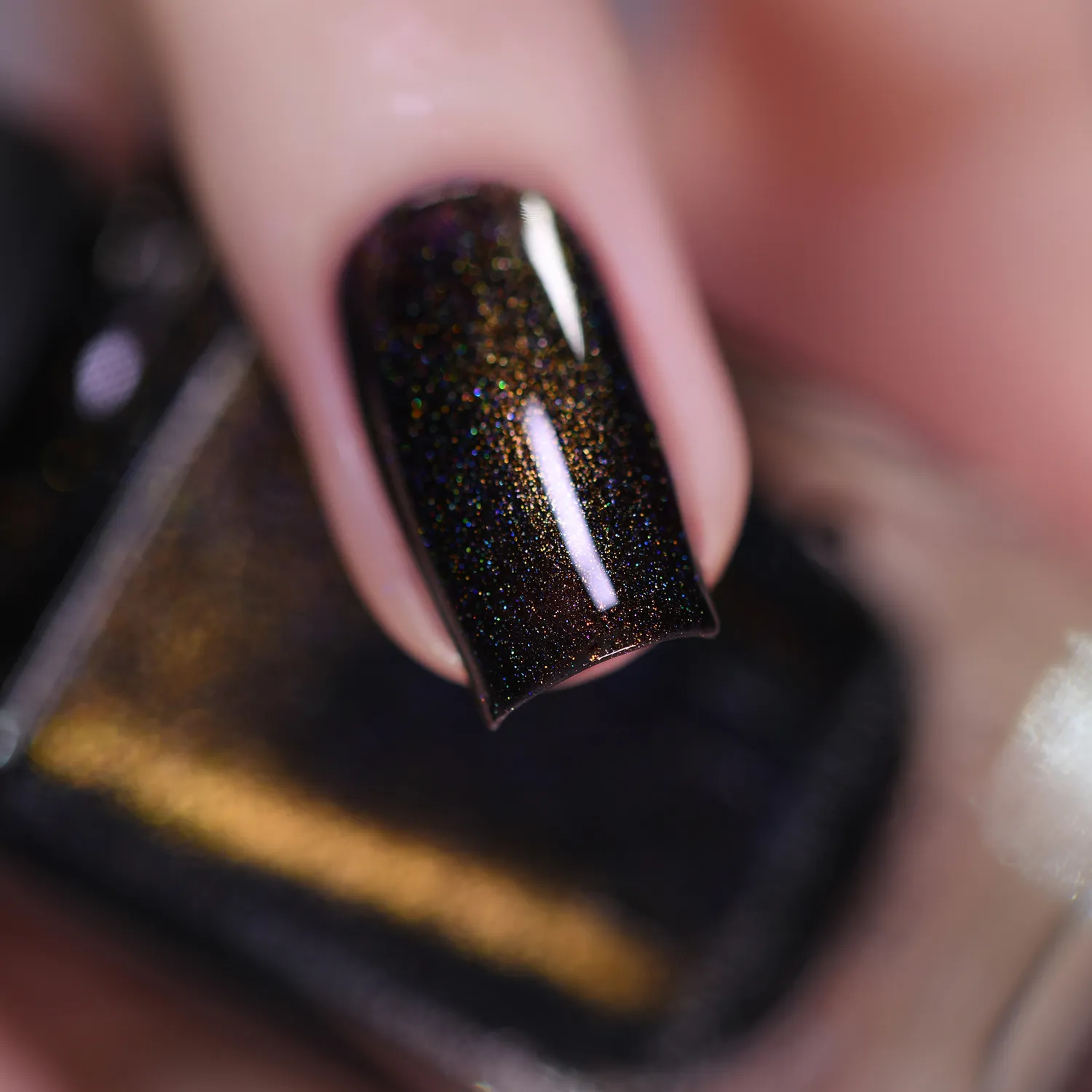 ILNP Shadow Grove nagellack svart holografisk