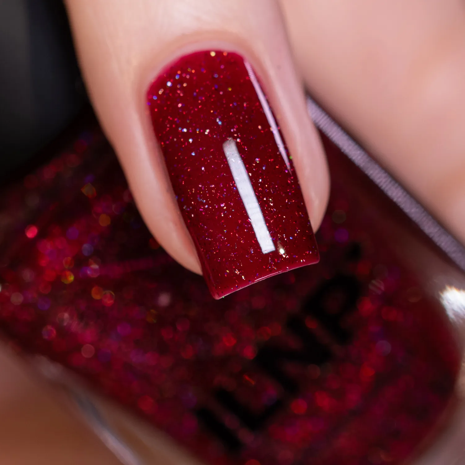 ILNP Vineyard Merlot nagellack vinröd holografisk jelly