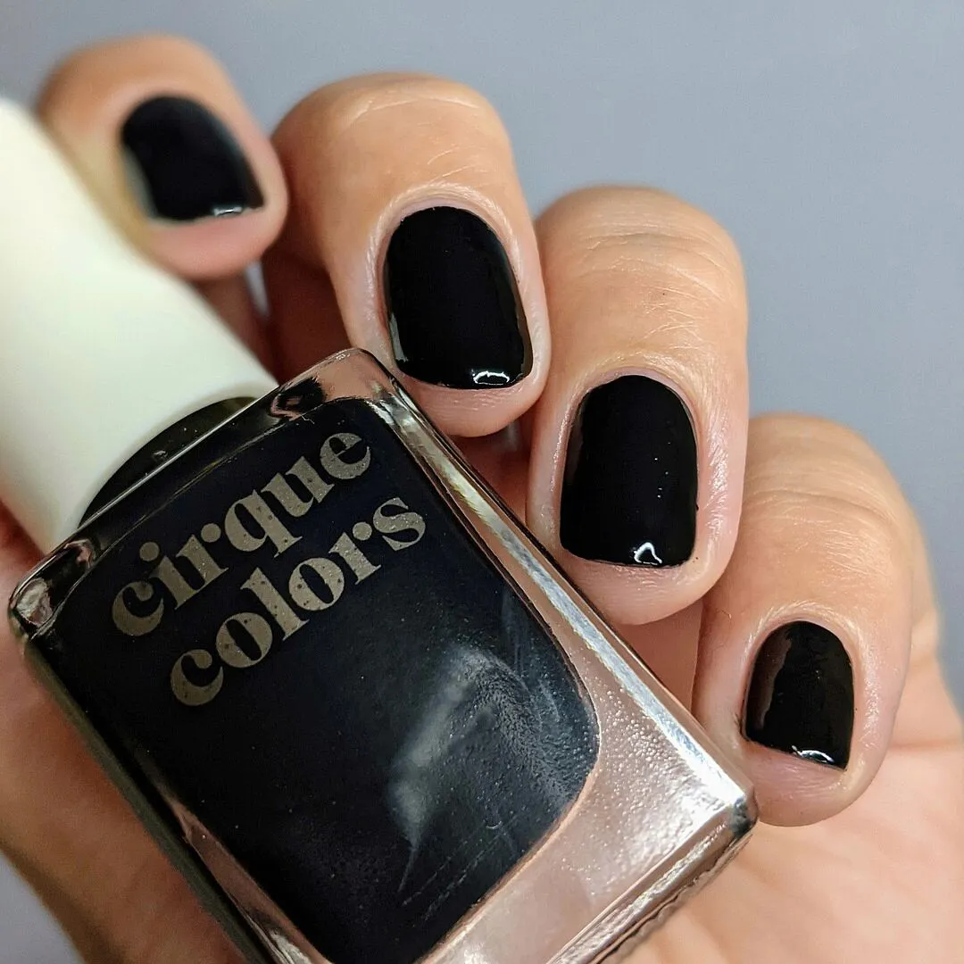 Cirque Memento Mori nagellack svart kräm
