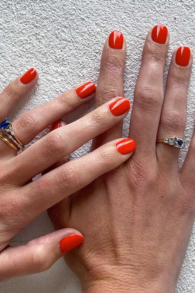 Nailberry Joyful nagellack 14 ml orange-röd täckande