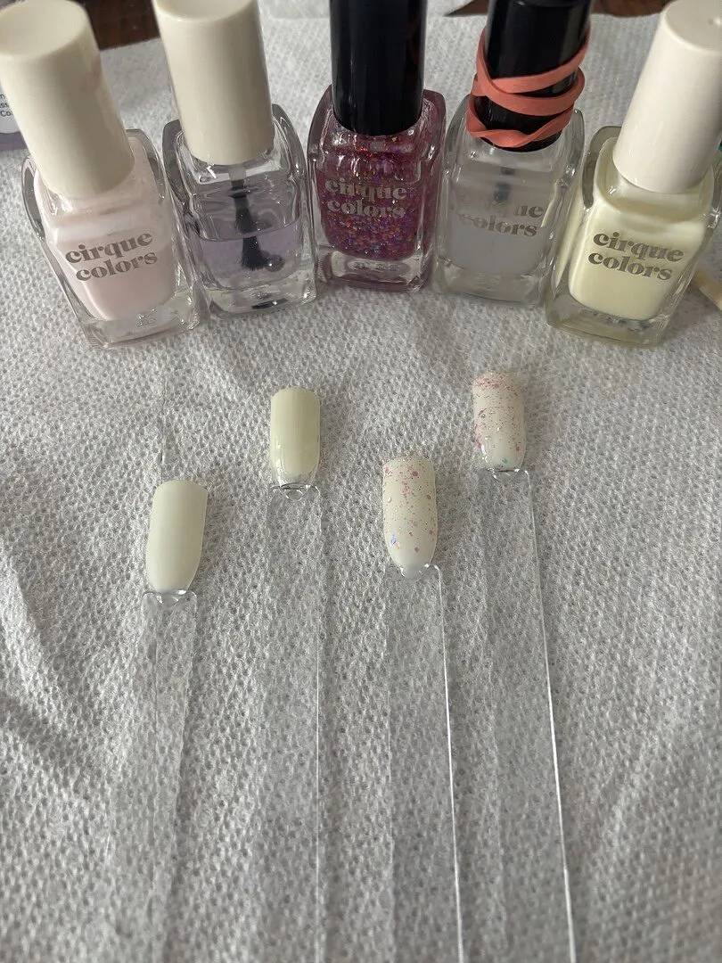 Cirque Colors Milk Glass nagellack off-white crelly