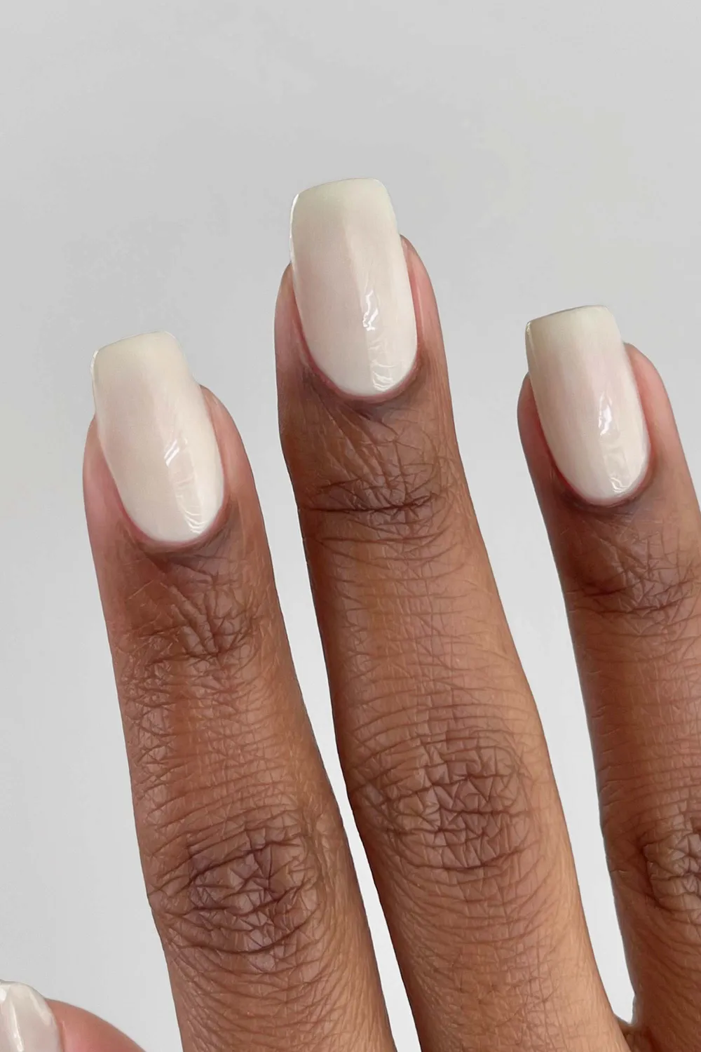 Cirque Colors Milk Glass nagellack off-white crelly
