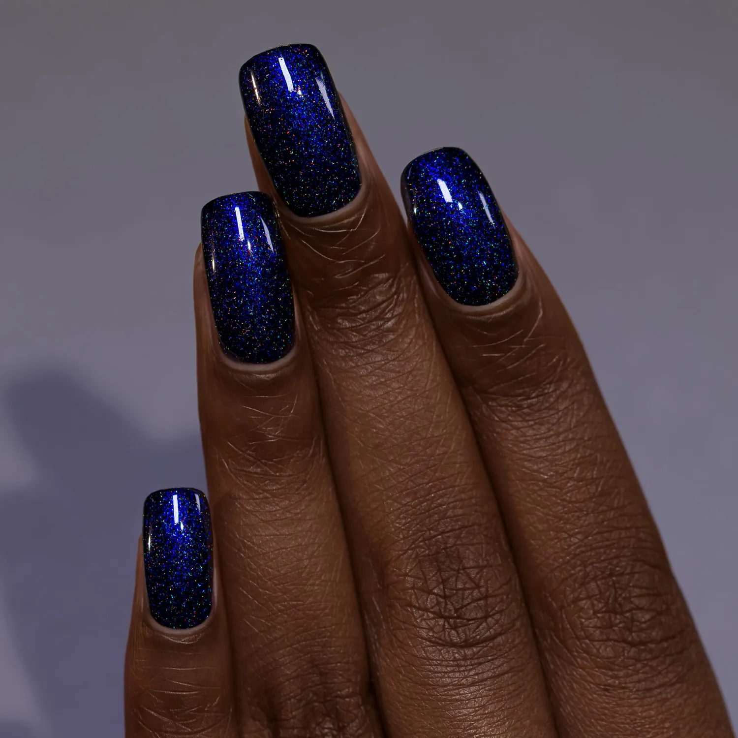 ILNP Trapped Nocturnal nagellack svart med blått skimmer